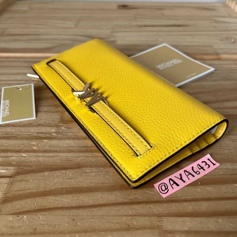 Michael Kors Wallet🎈🎈